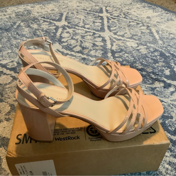 Pelle Moda
Women's Amy Patent Block Heel Platform Sandal In Blush - Picture 2 of 5